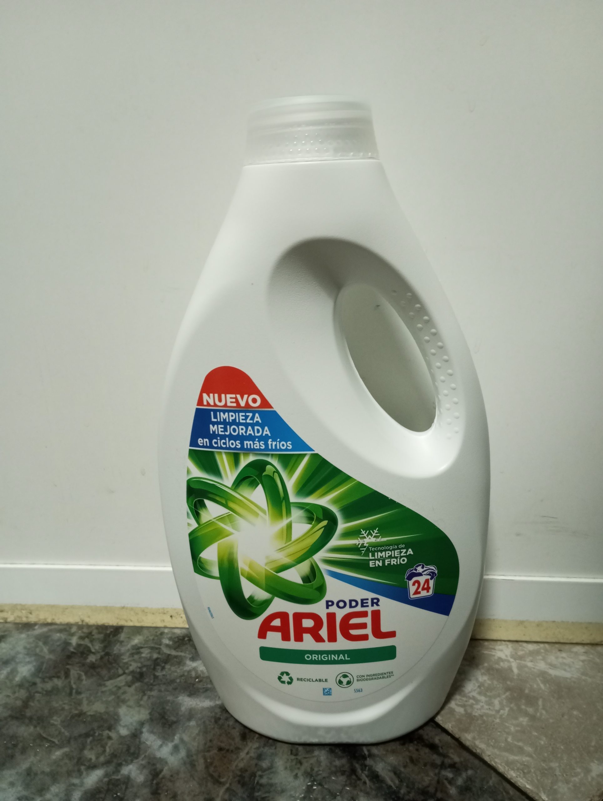 ariel detergente liquido 24 lavados - delaUz
